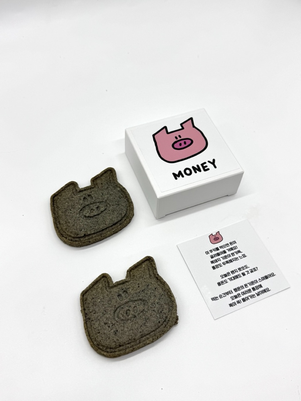 복돼지 캐릭터가 올라간 NOTHING MATTERS 행운쿠키